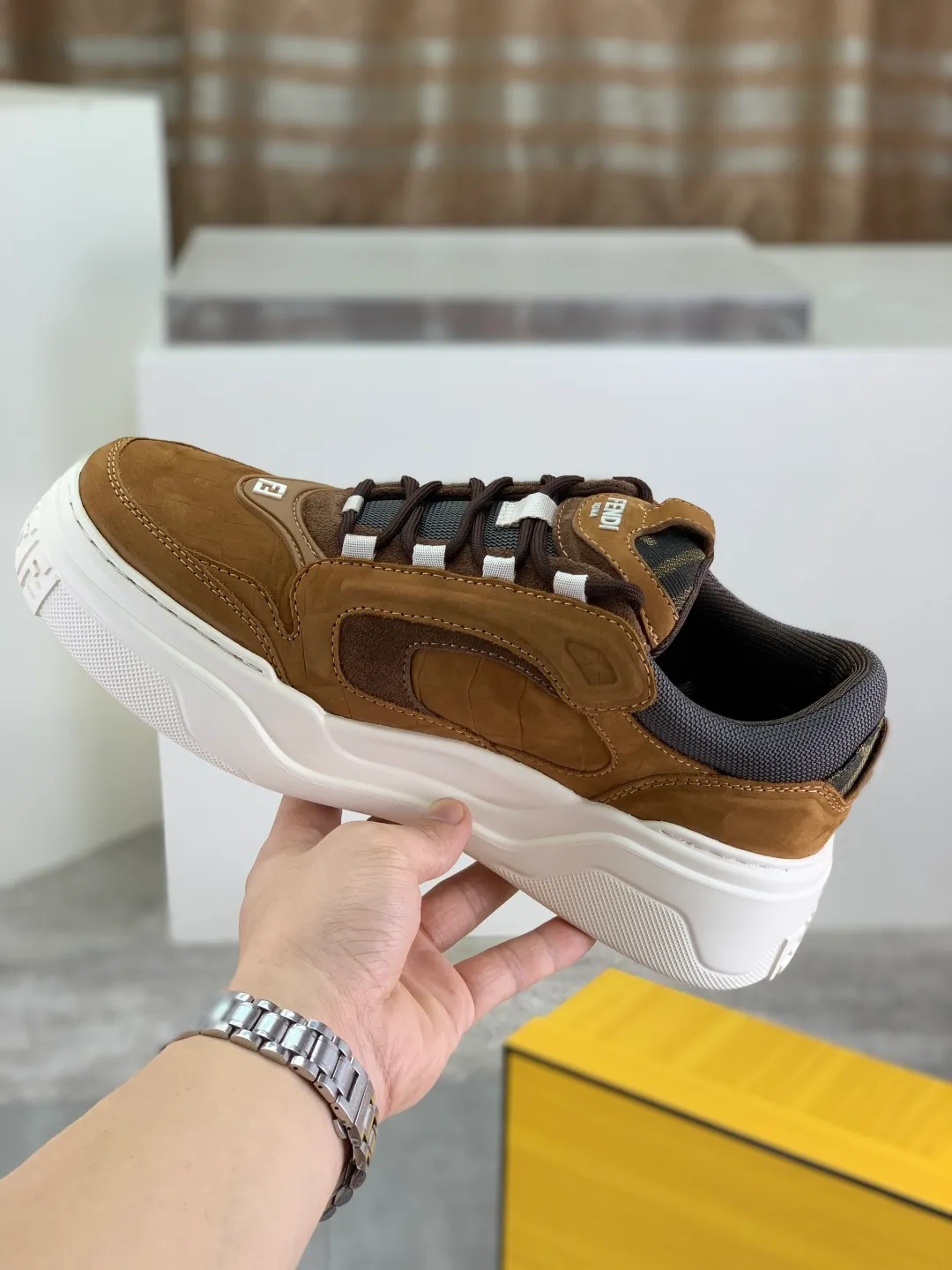 Men's Men's Shoes 💰P800 New Style 💰💎💎💎Summer Hot Style [FENDI Fendi] Top Version 🆕New slip-on sneakers, wavy soles engraved with original words. Embossed Fendi Flow lettering on the heel. The upper is made of high-end calfskin and breathable materials. Original lining with tone-on-tone details decorated with innovative handcrafting techniques. Ultra-light and wear-resistant TPU and IP foam soles, overall lightweight and comfortable. Size:39-44 (38 45 can be customized)